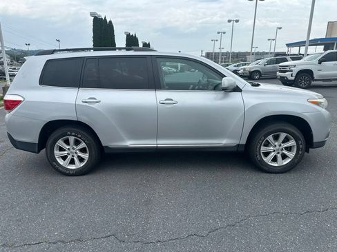 Used 2013 Toyota Highlander SE AWD/4WD image 2