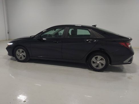 Used 2025 Hyundai Elantra SE FWD image 3