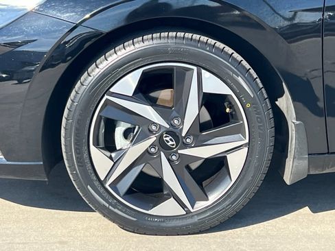 Certified 2023 Hyundai Elantra SEL w/ Convenience Package image 26