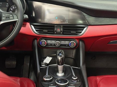 Used 2017 Alfa Romeo Giulia Base AWD image 17