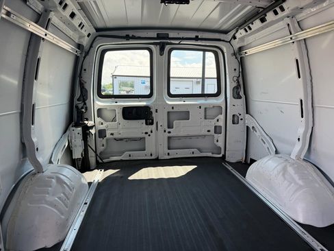 Used 2018 Chevrolet Express 2500 w/ Driver Convenience Package RWD image 18