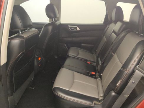 Used 2019 Nissan Pathfinder SL AWD/4WD image 18