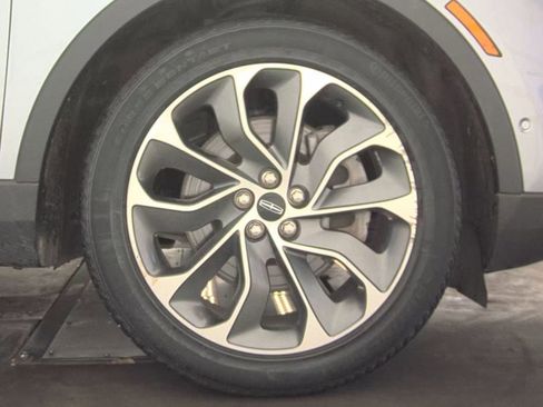 Used 2022 Lincoln Nautilus Reserve w/ Equipment Group 201A image 11