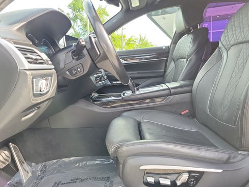 Used 2017 BMW 750i RWD image 11