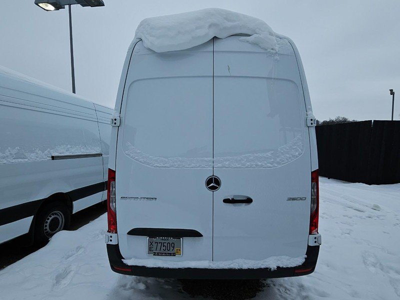 Used 2024 Mercedes-Benz Sprinter 2500 image 3