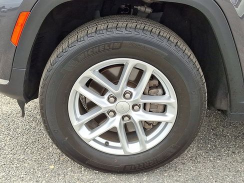 Used 2024 Jeep Grand Cherokee L Laredo w/ Luxury Tech Group I image 29