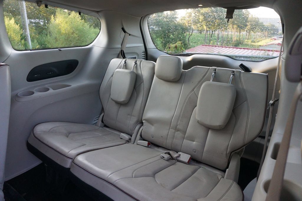 Used 2020 Chrysler Pacifica Limited FWD image 19