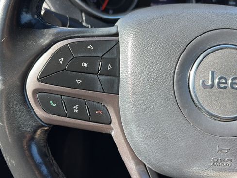 Used 2020 Jeep Cherokee Limited AWD/4WD image 30