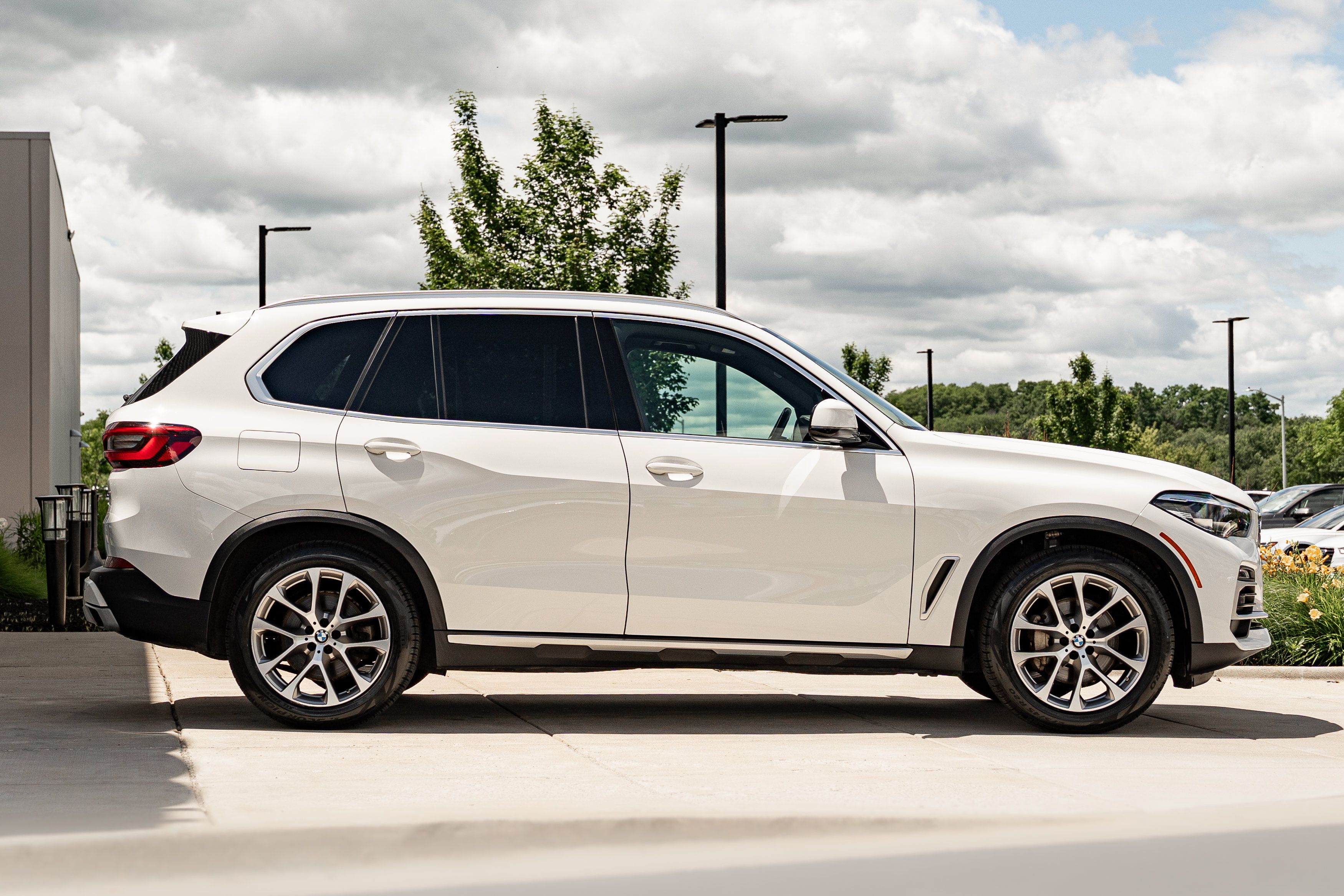 Used 2021 BMW X5 xDrive40i w/ Convenience Package AWD/4WD image 3