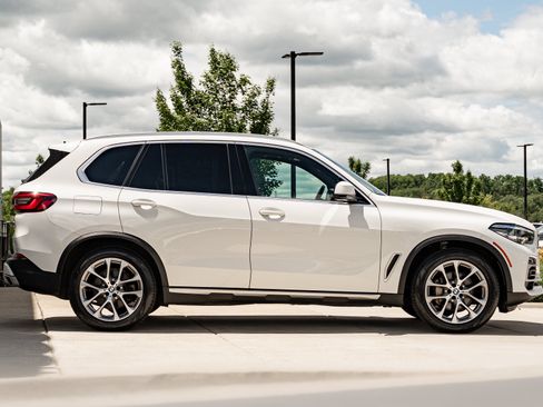 Used 2021 BMW X5 xDrive40i w/ Convenience Package AWD/4WD image 3