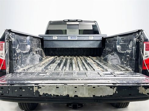 Used 2019 Nissan Titan S image 15