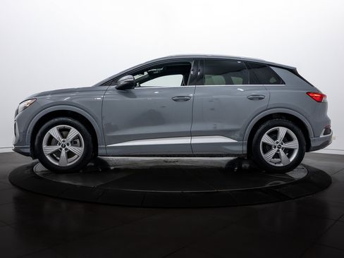 Used 2024 Audi Q4 e-tron Prestige image 7