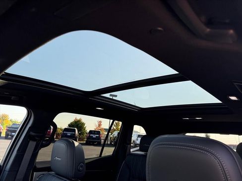 Certified 2025 Buick Enclave Avenir w/ Super Cruise Package image 4