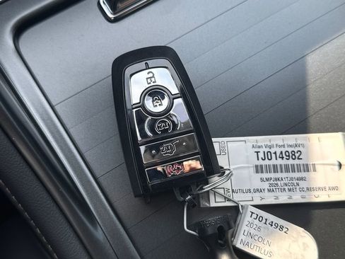 New 2026 Lincoln Nautilus Reserve image 8