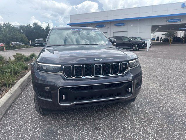 Used 2023 Jeep Grand Cherokee Overland w/ Adv Protech Group III AWD/4WD image 4