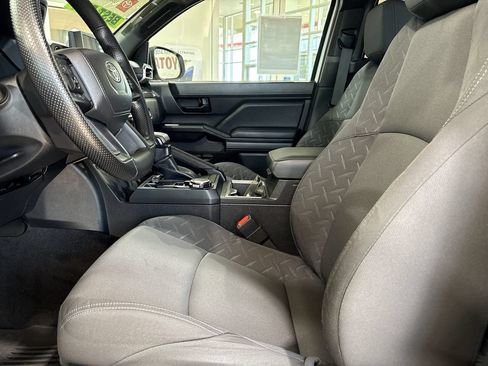 Certified 2025 Toyota Tacoma SR5 AWD/4WD image 11