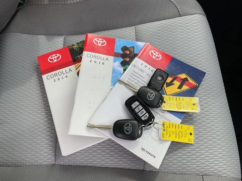 Used 2016 Toyota Corolla LE image 35