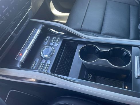 Used 2024 Lincoln Nautilus Premier image 35