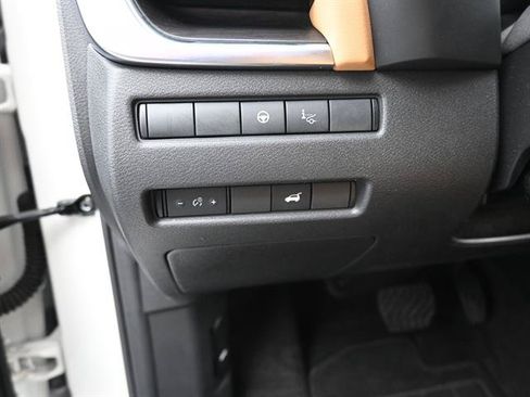 Used 2022 Nissan Rogue Platinum w/ Head-Up Display Package AWD/4WD image 9