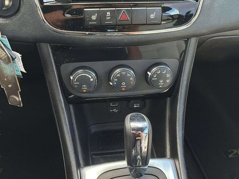 Used 2013 Chrysler 200 Limited FWD image 18