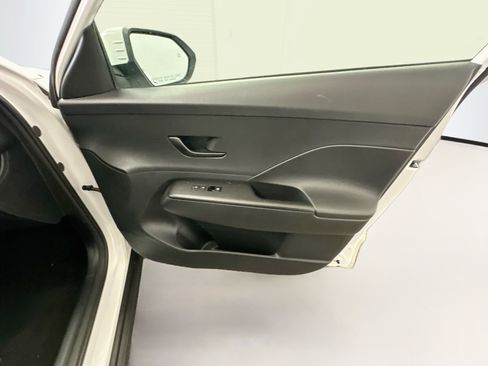 Used 2025 Hyundai Kona SEL AWD/4WD image 32
