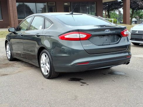 Used 2015 Ford Fusion SE FWD image 3