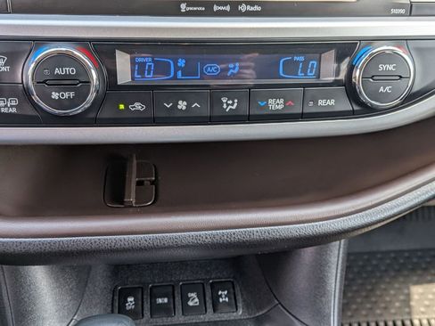 Used 2019 Toyota Highlander XLE AWD/4WD image 23