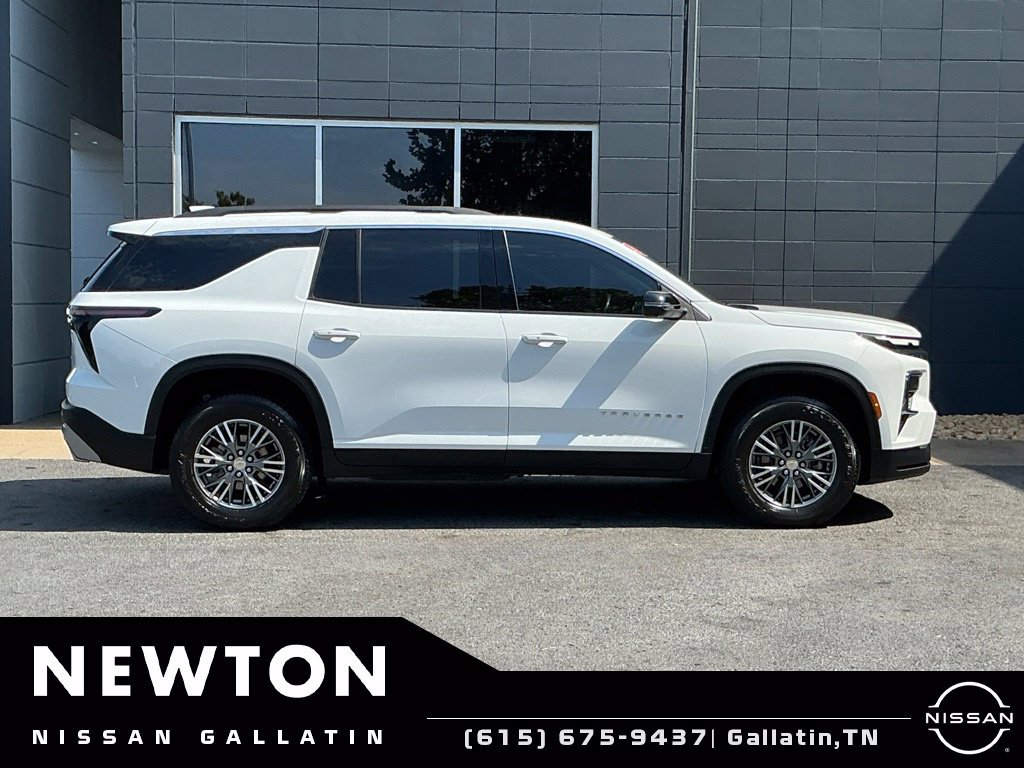 Used 2024 Chevrolet Traverse LT FWD image 4