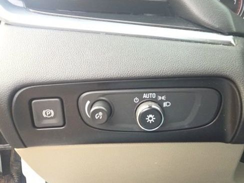 Used 2020 Buick Enclave Essence image 23