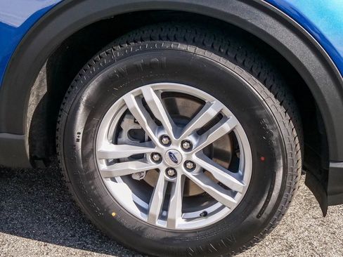 Used 2022 Ford Explorer XLT w/ Equipment Group 202A image 5