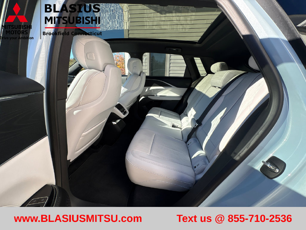 Used 2024 Cadillac Lyriq Luxury AWD/4WD image 39