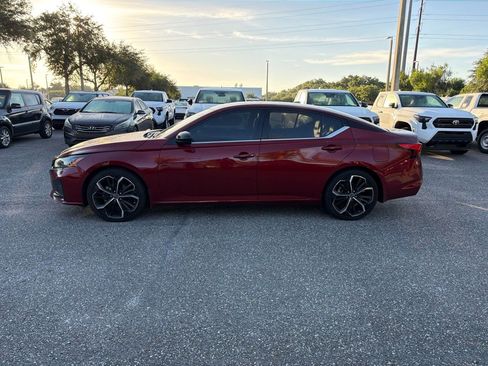 Used 2023 Nissan Altima 2.5 SR w/ SR Premium Package FWD image 2