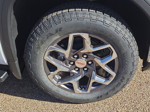 New 2026 GMC Sierra 1500 SLT image 6