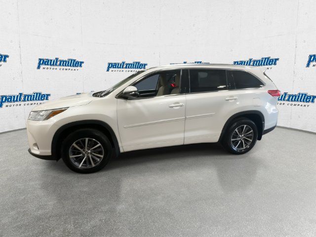 Used 2017 Toyota Highlander XLE FWD image 6