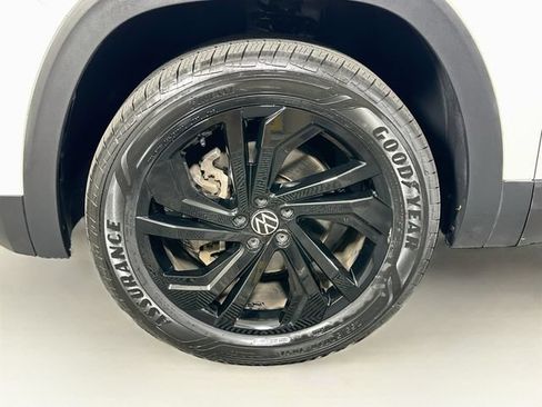 Certified 2023 Volkswagen Atlas SE w/ Black Wheel Package AWD/4WD image 32