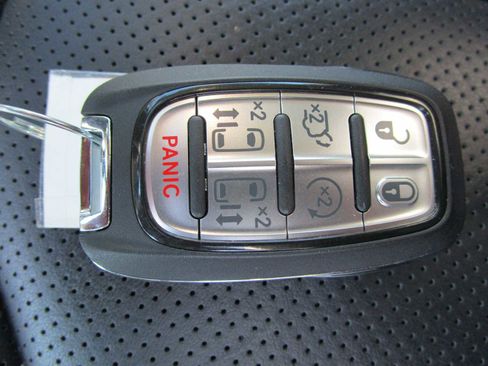 Certified 2024 Chrysler Pacifica Limited image 54