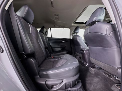 Certified 2024 Toyota Highlander XLE AWD/4WD image 28