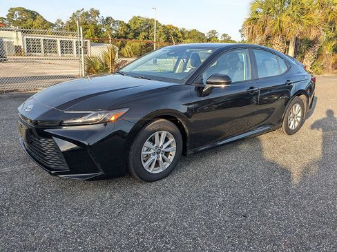 Used 2025 Toyota Camry LE FWD image 8