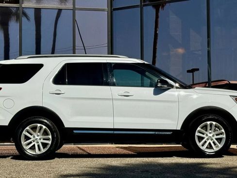 Used 2017 Ford Explorer XLT w/ Equipment Group 201A image 12