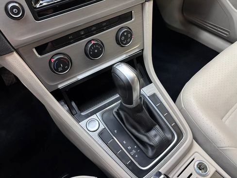 Used 2015 Volkswagen Golf TDI S FWD image 20