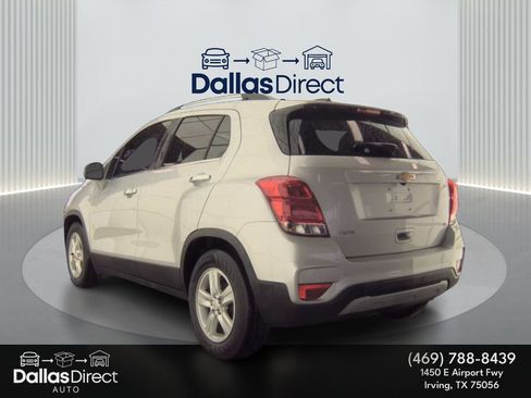 Used 2020 Chevrolet Trax LT w/ LT Convenience Package image 8