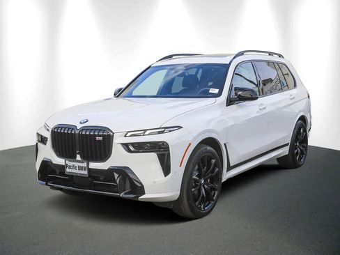 Used 2026 BMW X7 M60i w/ M Sport Professional Package image 3