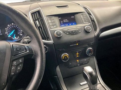 Used 2016 Ford Edge SE image 5