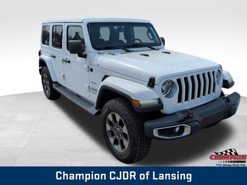 Used 2018 Jeep Wrangler Unlimited Sahara AWD/4WD image 8