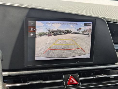 Used 2025 Kia Niro LX FWD image 19