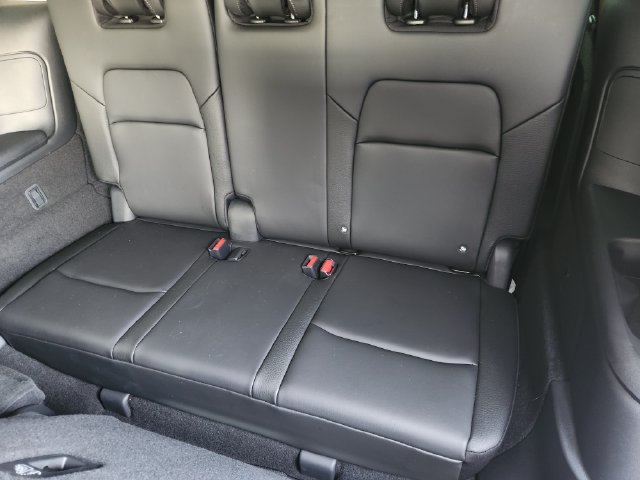 Used 2025 Nissan Pathfinder SL FWD image 32
