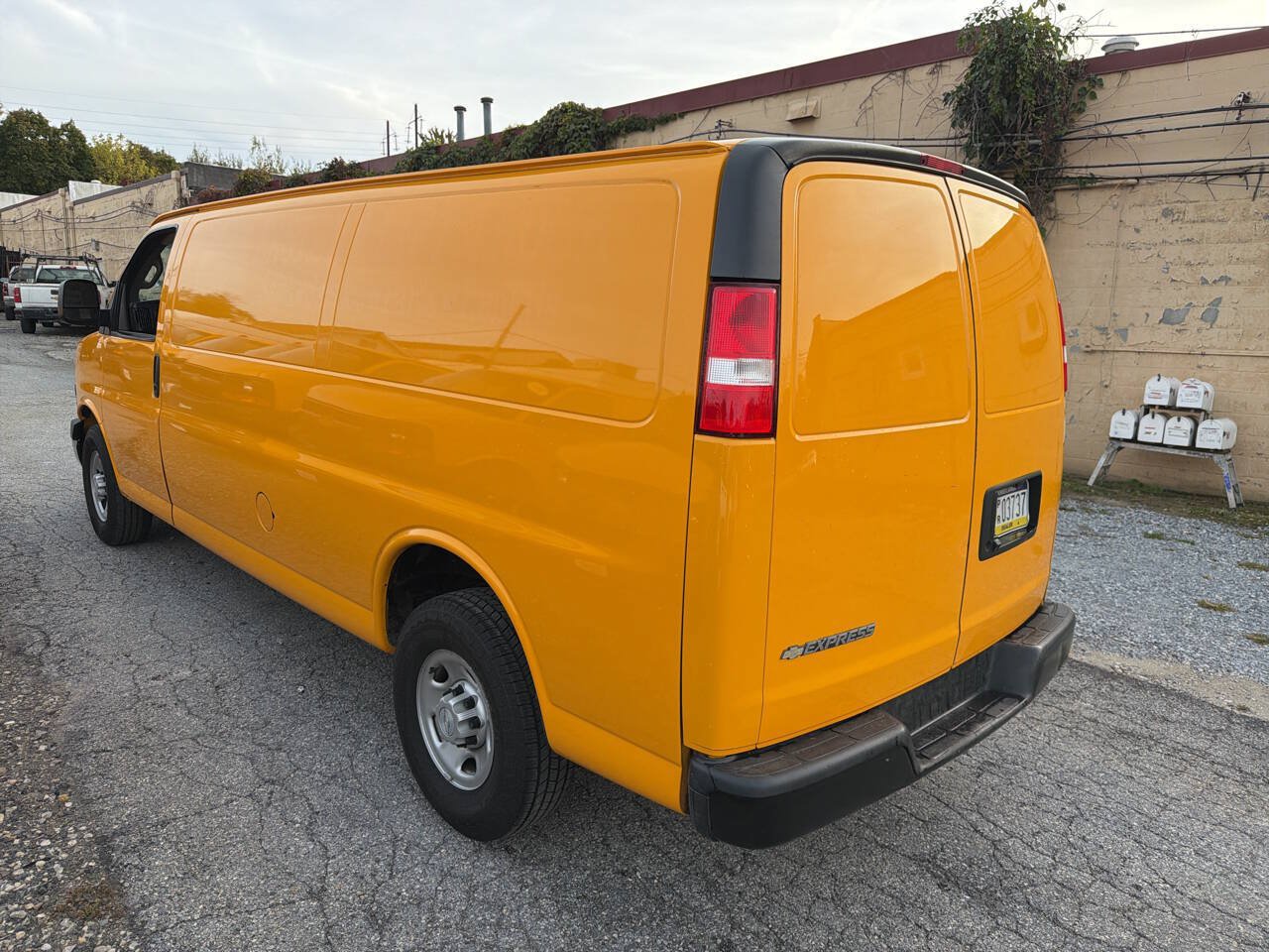 Used 2018 Chevrolet Express 2500 Extended w/ Driver Convenience Package RWD image 7