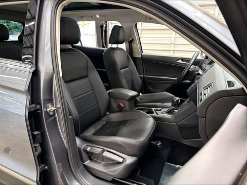 Used 2021 Volkswagen Tiguan SE w/ Panoramic Sunroof Package AWD/4WD image 32