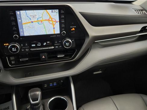 Certified 2022 Toyota Highlander XLE image 43