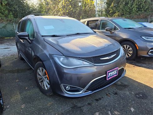 Used 2019 Chrysler Pacifica Touring-L image 2